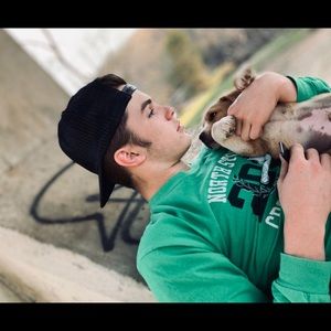 Meet your Posher, Levi